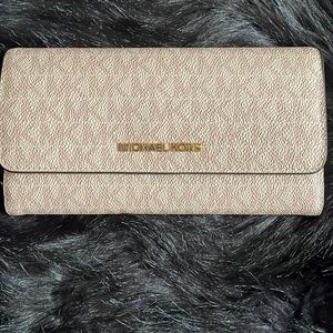 Trifold Pink Micheal Kors wallet